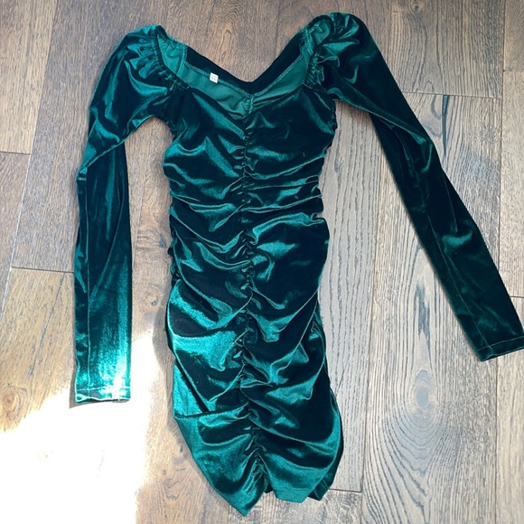 Green Velvet dress - Picture 3 of 6